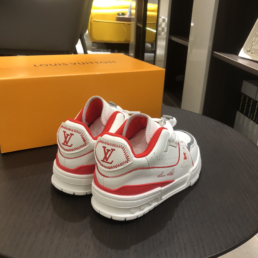 Children's shoes child